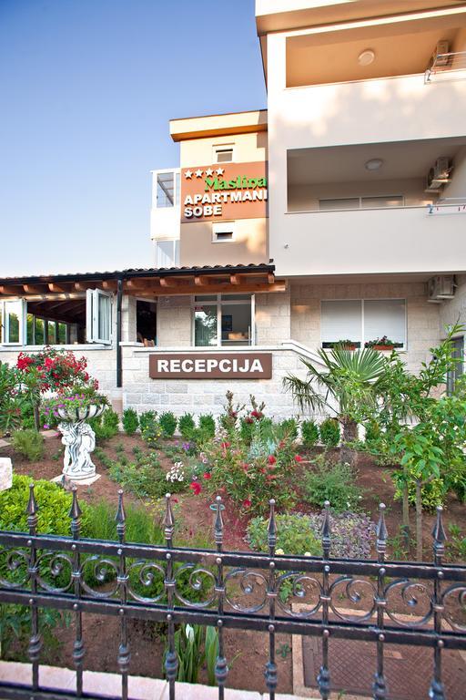 Apartments Maslina I Njivice Exterior photo