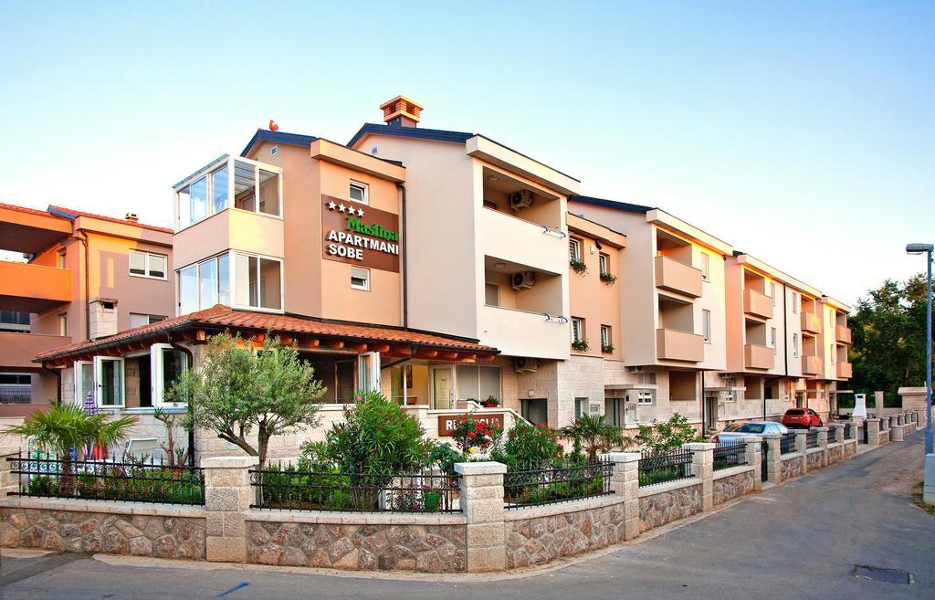 Apartments Maslina I Njivice Exterior photo