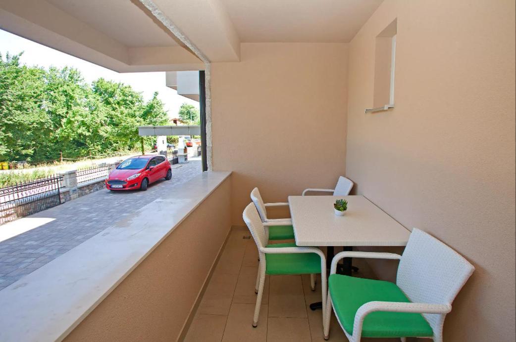 Apartments Maslina I Njivice Exterior photo