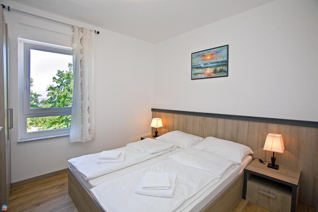 Apartments Maslina I Njivice Exterior photo